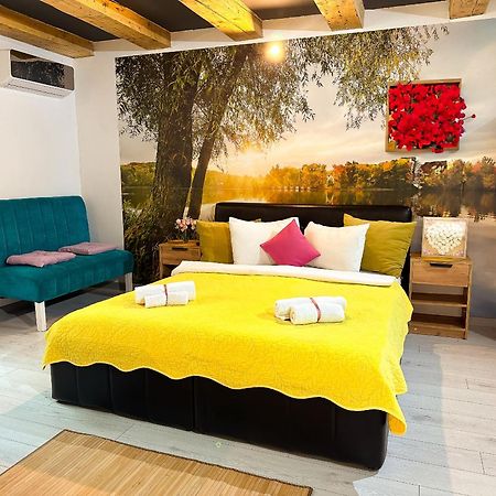Venus Central Lux Studio Крайова Экстерьер фото
